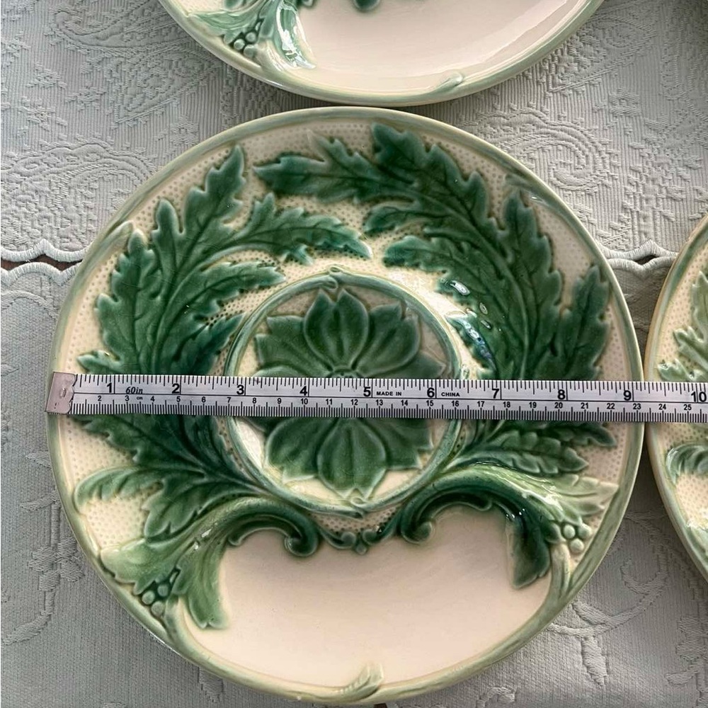 1930's French Artichoke
Plate by Gien. - Picture 5 of 12